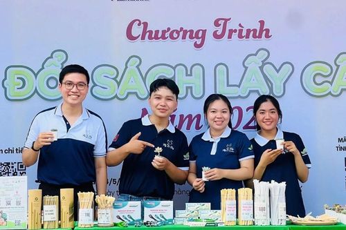 Nhóm từ thiện Fly To Sky triển khai 15 điểm 'Đổi sách lấy cây' trên toàn quốc