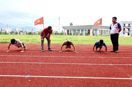 Kiểm tra, tuyển chọn vận động viên chính thức