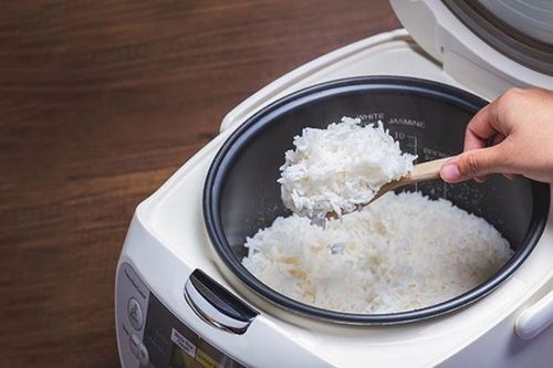 Nồi cơm điện xuống cấp thường có 5 dấu hiệu, dùng lâu dễ ảnh hưởng chất lượng bữa ăn