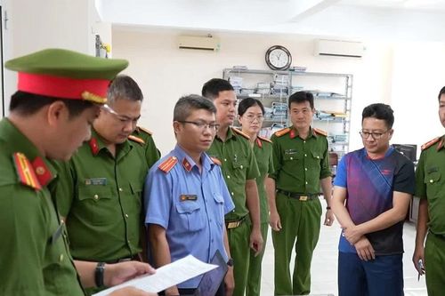 Tìm bị hại của cán bộ Thuế 'ăn' tiền doanh nghiệp
