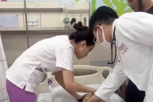 CSGT Cần Thơ hỗ trợ bé trai đến bệnh viện cấp cứu kịp thời