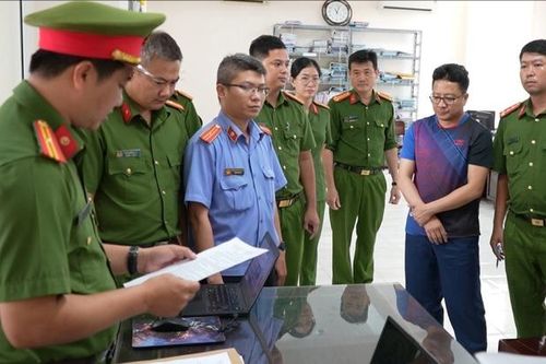 Khởi tố, bắt tạm giam cán bộ thuế nhận tiền của doanh nghiệp