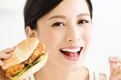 'Dễ như ăn cơm' nhưng nhiều người vẫn gặp sai lầm, bác sĩ khuyên chỉ một thay đổi nhỏ hệ tiêu hóa sẽ rất cảm ơn