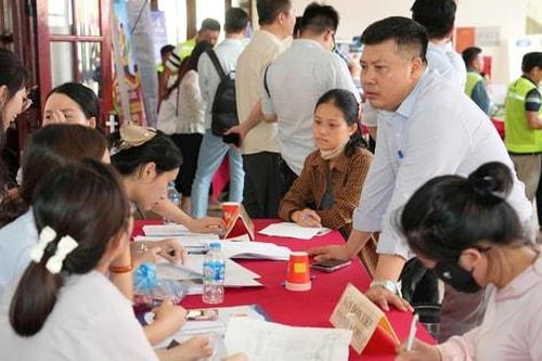 32 đơn vị tuyển dụng tham gia phiên giao dịch việc làm tại xã Quảng Oai