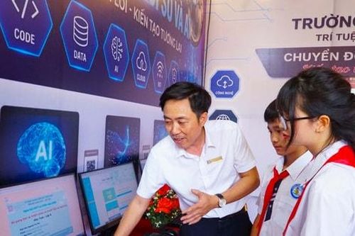 Lan tỏa sáng tạo tại Ngày hội STEM/STEAM và ứng dụng AI trong dạy học xã Trần Phú