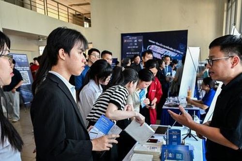 Đại học Bách khoa Hà Nội thúc đẩy mô hình đào tạo 'Thực việc - Thực chiến' cùng doanh nghiệp