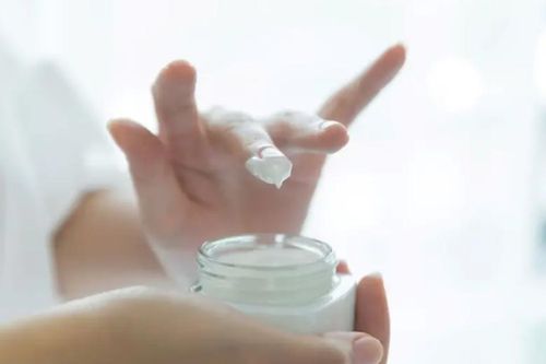 Nằm lòng 7 lợi ích này của kem dưỡng ẩm để nuôi dưỡng làn da khỏe đẹp từ gốc