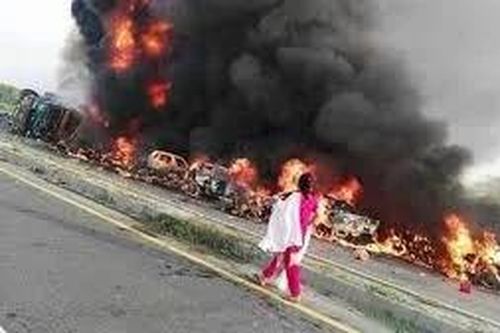 Đoàn tàu chở lực lượng thực thi pháp luật Pakistan bị tấn công, hơn 100 người thương vong