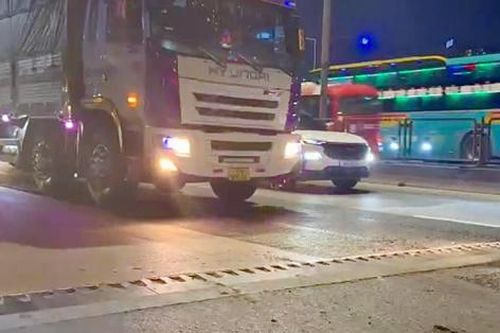 Hà Nội: Phân luồng giao thông phục vụ sửa chữa khe co giãn trên đường Vành đai 3