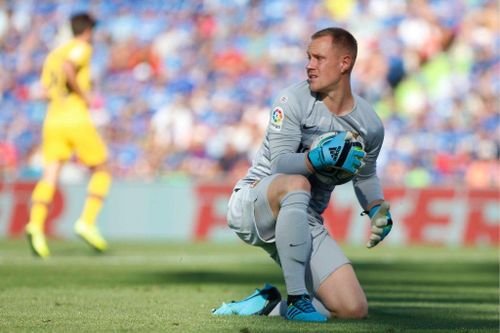 Ter Stegen trải qua mùa giải kỳ lạ cùng Barcelona và Girona