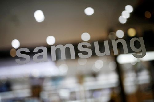 Samsung cân nhắc chuyển sản xuất OLED cho đối thủ