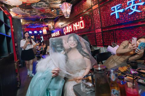 Tại sao trào lưu 'tiên nữ cổ trang' phủ sóng quán cà phê Việt?