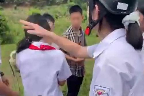 Học sinh bị đánh hội đồng phải nhập viện