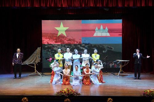 Lan tỏa bản sắc văn hóa Việt, củng cố tình hữu nghị Việt Nam – Campuchia