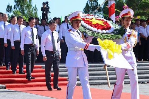 Thủ tướng dự lễ viếng, truy điệu và an táng hài cốt liệt sĩ tại Quảng Trị