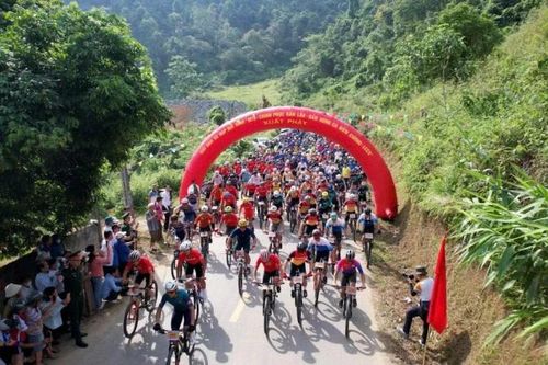 Sôi động Giải đua xe đạp địa hình 'MTB-Bản hùng ca biên cương'