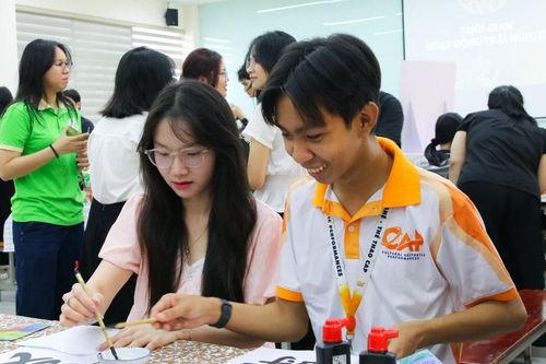 Tứ bất tử bước ra khỏi trang sách qua góc nhìn sinh viên