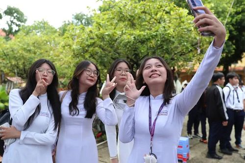 Nhắm mắt thấy mùa hè
