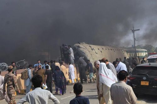 Đánh bom xe tự sát ở Pakistan, hàng chục người thiệt mạng