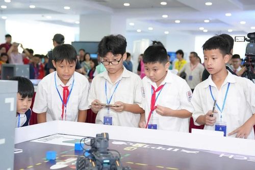 Học sinh THCS tranh tài tại đấu trường robot AI khu vực miền Bắc