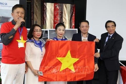 Triển lãm ảnh về biển đảo Việt Nam kết nối kiều bào tại châu Âu