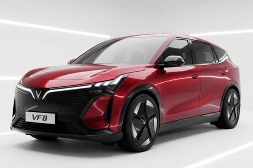 Cận cảnh xe điện VinFast VF 8 thế hệ mới ra mắt khách Việt, giá 999 triệu đồng