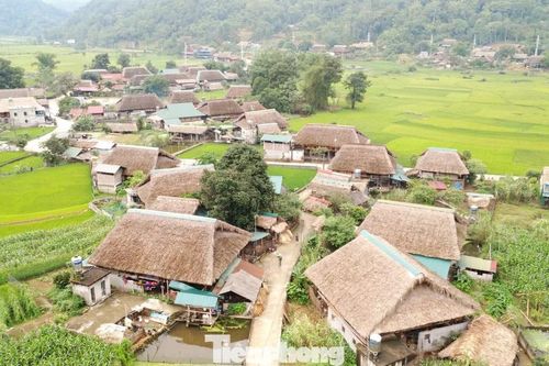 Có gì ở ngôi làng đặc biệt dưới chân núi Tây Côn Lĩnh?