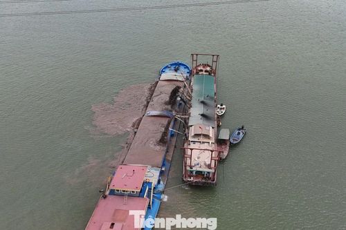 Phó Chủ tịch tỉnh Hưng Yên kiểm tra khu vực sạt lở do hút cát
