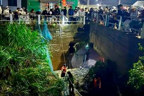 Nữ sinh lớp 6 bị nước cuốn trôi mất tích