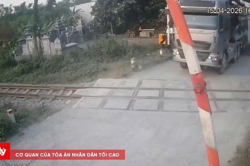 Vượt đường ngang khi tàu sắp đến bị camera ghi hình, nhiều tài xế bị xử lý
