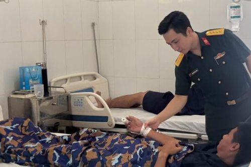 Chuyện nghề y giữa ngàn khơi của những bác sĩ 'đa di năng'