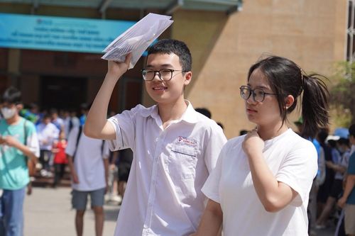 Đề và đáp án môn Vật lý thi vào lớp 10 Chuyên Khoa học Tự nhiên Hà Nội năm 2026
