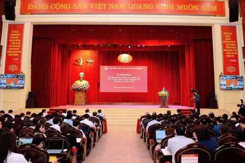 Chuyển tư duy từ quản lý hành chính sang quản trị phục vụ, kiến tạo phát triển