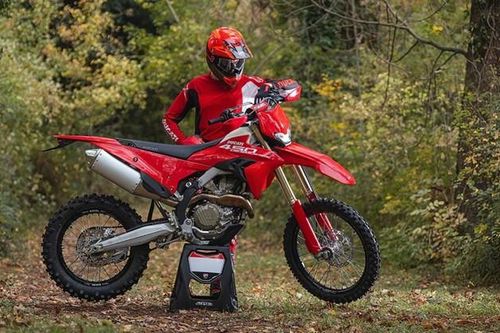 Ducati sắp tung 'quái thú cào cào' Desmo450 EDS ra thị trường