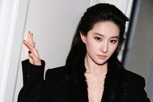 Nguyên nhân Lưu Diệc Phi bất ngờ khiến mạng xã hội chao đảo