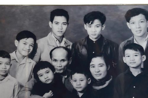 Lưu Trọng Lư - Chỉ lãng mạn thôi đủ đẹp đời