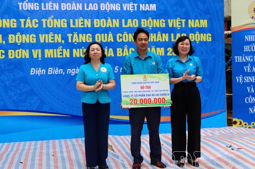 Tổng LĐLĐ Việt Nam thăm, tặng quà công nhân lao động