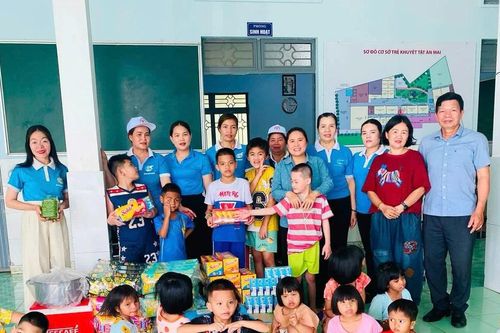 Hội LHPN phường Hội Phú trao hơn 300 suất quà cho bệnh nhân tâm thần và trẻ khuyết tật