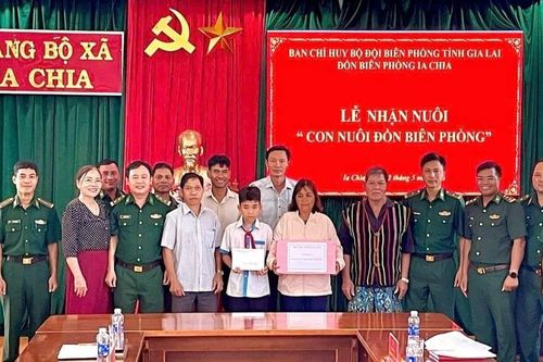 Tư lệnh Bộ đội Biên phòng nhận nuôi học sinh vùng biên Ia Chia