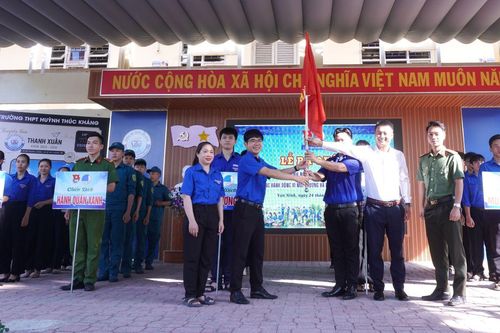 Đoàn xã Vạn Ninh ra mắt 5 đội hình thanh niên tình nguyện hè năm 2026