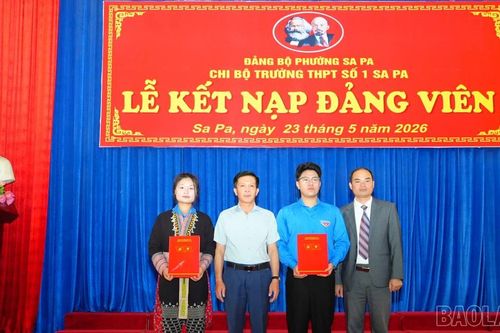 Chi bộ Trường THPT số 1 Sa Pa kết nạp 02 đảng viên là học sinh