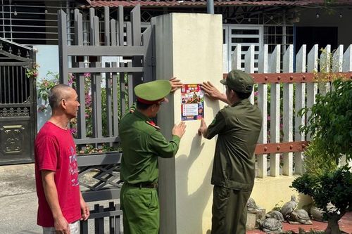 'Đi từng ngõ, dán từng nhà' trong tuyên truyền phòng, chống ma túy ở Bảo Thắng