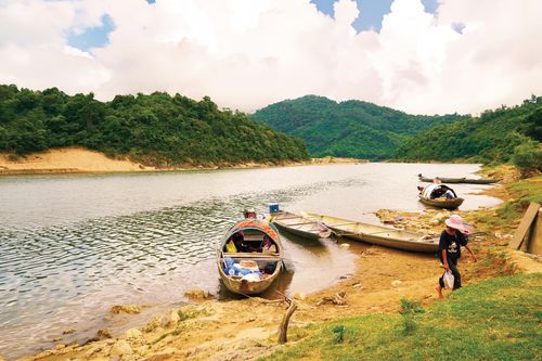 'Chợ thuyền' trên dòng Long Đại