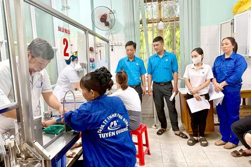 Khám sức khỏe miễn phí cho 100 đoàn viên, người lao động