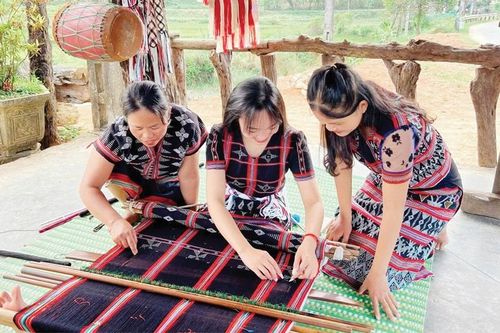 Tìm lối riêng cho du lịch vùng cao