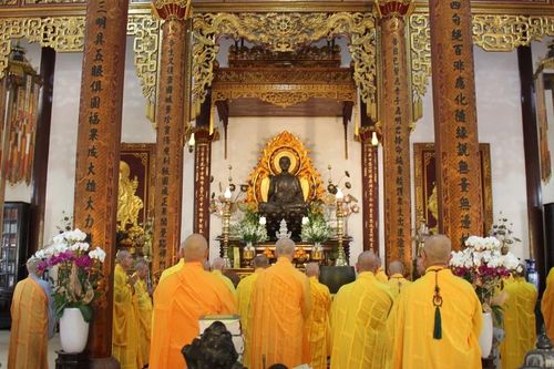 Lễ khai kinh Pháp hoa và khai mạc triển lãm 'Dấu ấn di sản Phật giáo Huế' mở đầu Đại lễ Phật đản
