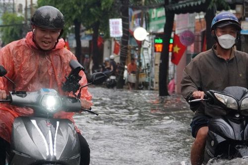 TP. Hồ Chí Minh: Thực hiện 'bốn tại chỗ', 'ba sẵn sàng' để ứng phó ngập lụt do mưa lớn, triều cường