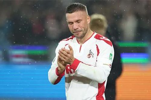 Tiền đạo Lukas Podolski tuyên bố giải nghệ