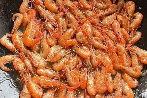 Không ngờ rang tôm chỉ cần nhúm gia vị đơn giản này đã lên màu đỏ đẹp, giòn ngon không bị ướt