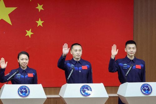 Trung Quốc thử thách phi hành gia ở lại vũ trụ 1 năm, hướng tới Mặt Trăng 2030